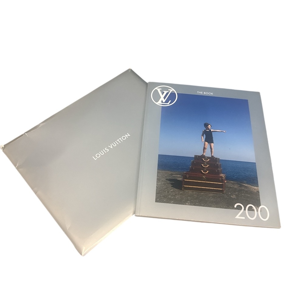 Louis Vuitton Silver sleeve and Blue Book 200